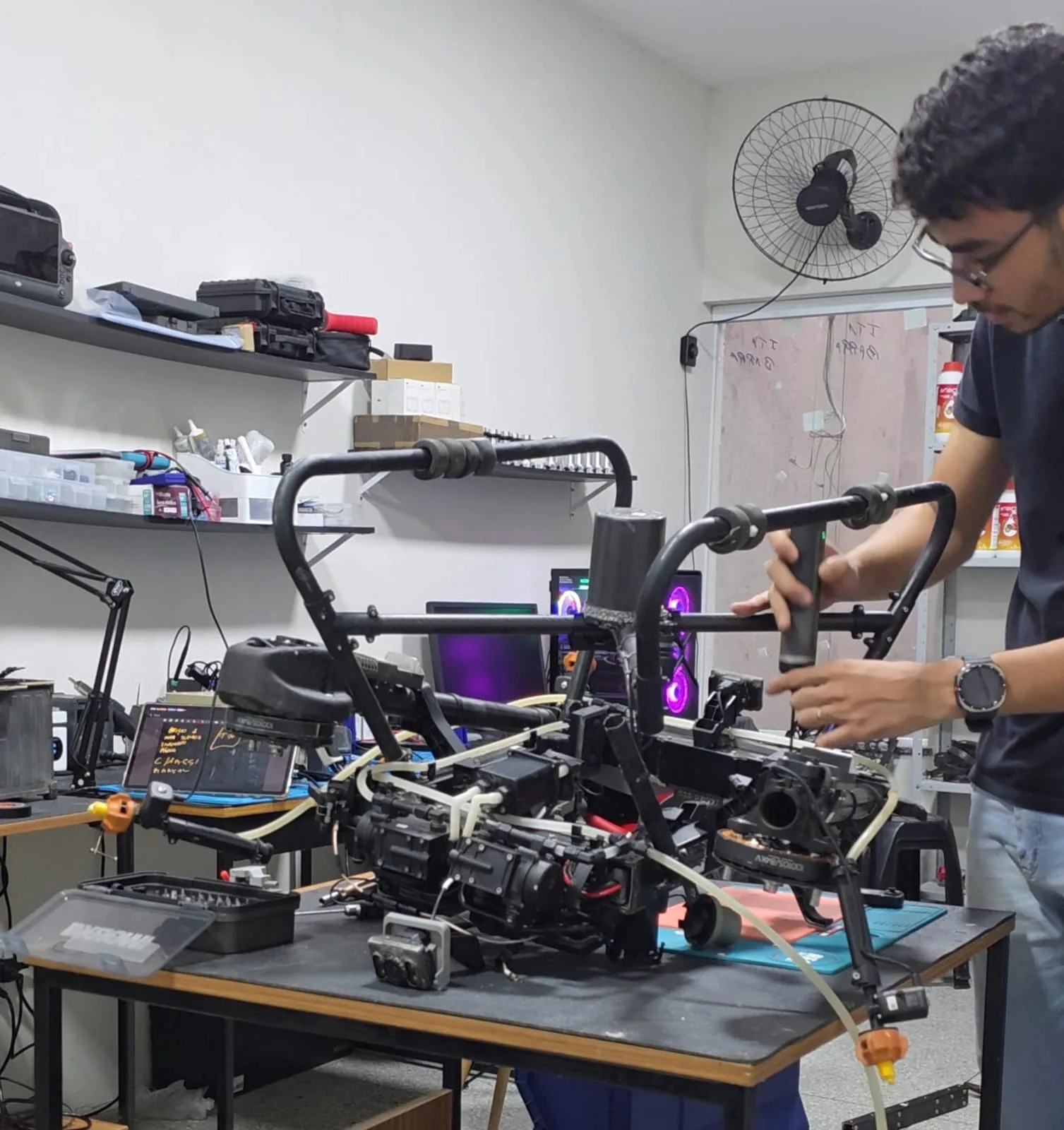 Manutenção de drones agrícolas